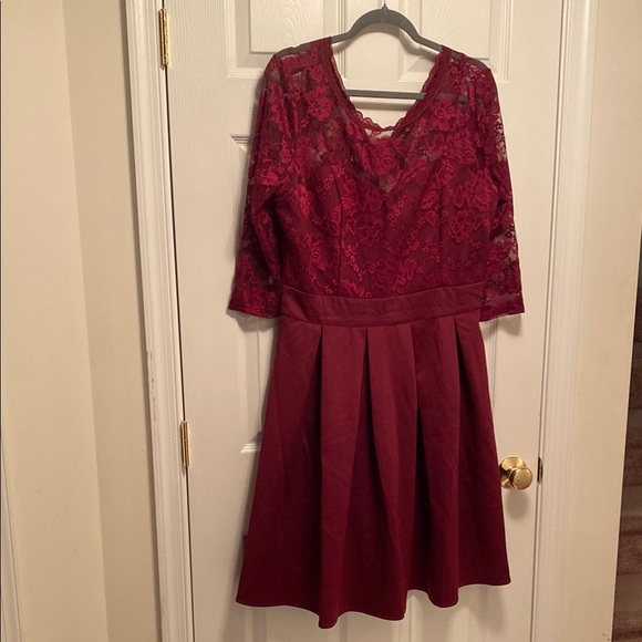 Miusol Dresses & Skirts - Miusol Elegant Wine Lace Dress…size XXL